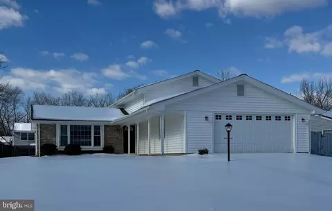 1616 Debra Dr, Waldorf, MD 20601