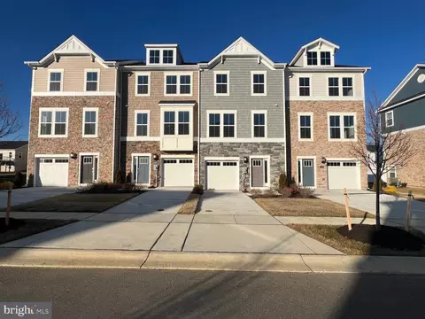 10990 Barnard Pl, White Plains, MD 20695