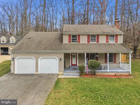 8653 Valley Dr, Waldorf, MD 20603