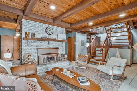 Living - 11445 Mohawk Ct, Issue, MD 20645 photo 4 of 4