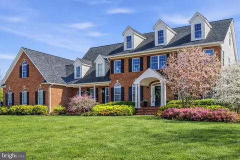 8715 Hill Spring Dr, La Plata, MD 20646