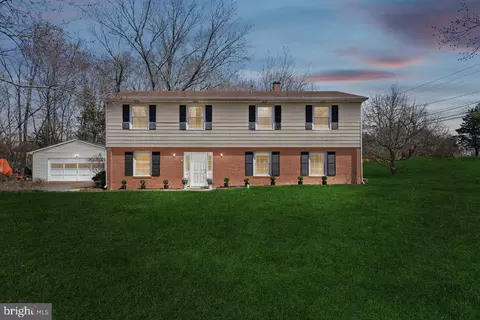 4 Walnut Hill Rd, La Plata, MD 20646