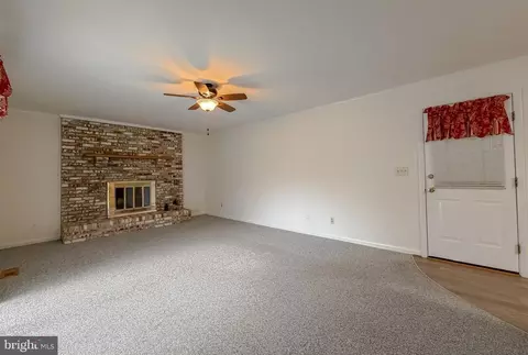 Living - 7615 Mill Creek Rd, Benedict, MD 20612 photo 4 of 5