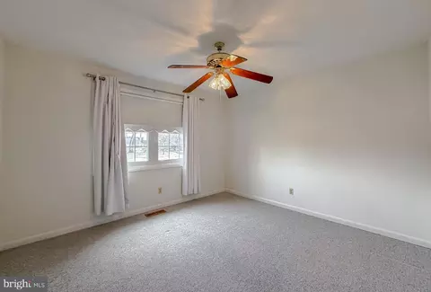 Bedroom - 7615 Mill Creek Rd, Benedict, MD 20612 photo 3 of 7