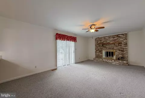 Living - 7615 Mill Creek Rd, Benedict, MD 20612 photo 2 of 5