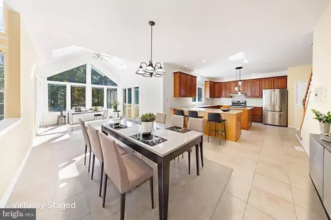 1007 Norfolk Dr, La Plata, MD 20646