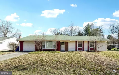 2511 Lisa Dr, Waldorf, MD 20601