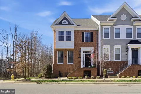 16 Mustang Dr, La Plata, MD 20646