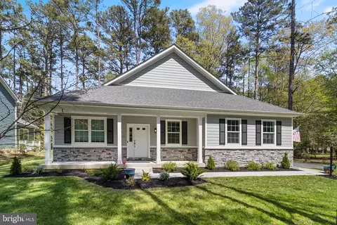 14730 Locust Ct, Swan Point, MD 20645