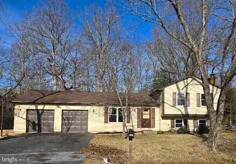 2212 Holly Oak Ct, Waldorf, MD 20601