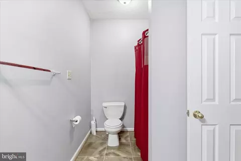 Bath - 5829 Lockmere Pl, Waldorf, MD 20601 photo 2 of 3