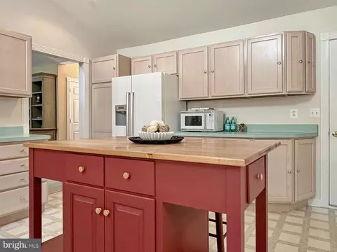 Kitchen - 14890 Ivanhoe Ct, Issue, MD 20645 photo 4 of 12
