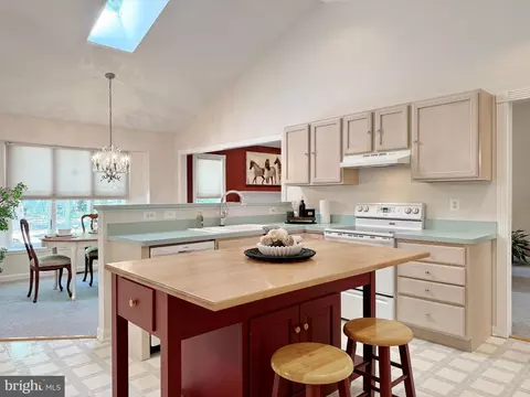 Kitchen - 14890 Ivanhoe Ct, Issue, MD 20645 photo 7 of 12
