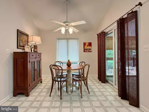 Dining - 14890 Ivanhoe Ct, Issue, MD 20645 photo 6 of 9