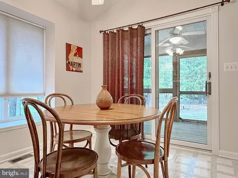 Dining - 14890 Ivanhoe Ct, Issue, MD 20645 photo 8 of 9