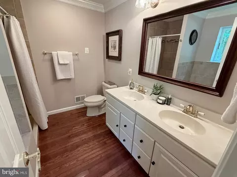 Bath - 14890 Ivanhoe Ct, Issue, MD 20645 photo 1 of 14