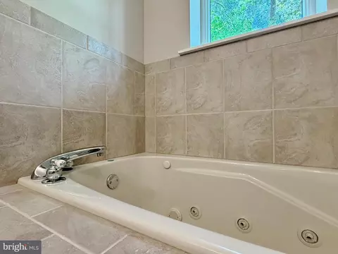 Bath - 14890 Ivanhoe Ct, Issue, MD 20645 photo 7 of 14