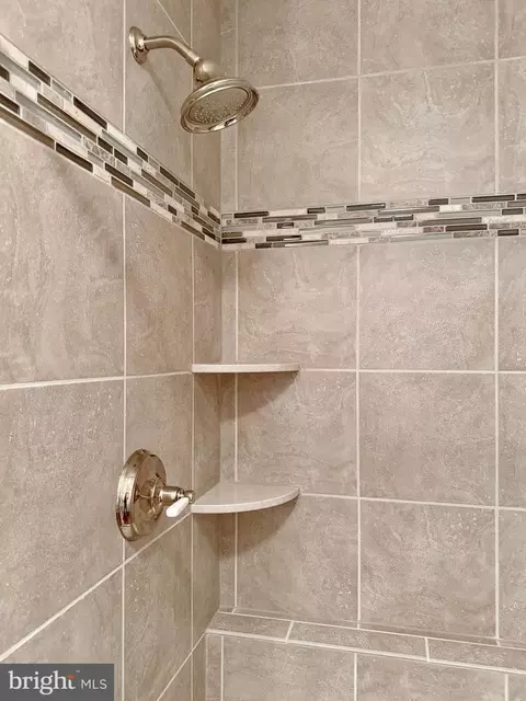 Bath - 14890 Ivanhoe Ct, Issue, MD 20645 photo 5 of 14