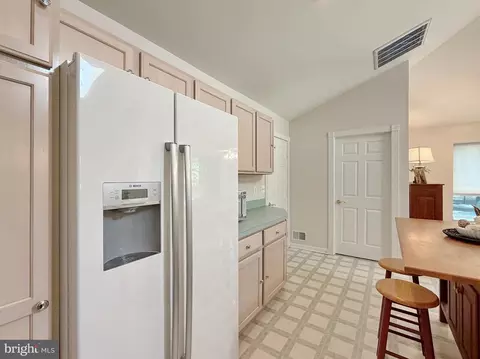 Kitchen - 14890 Ivanhoe Ct, Issue, MD 20645 photo 11 of 12