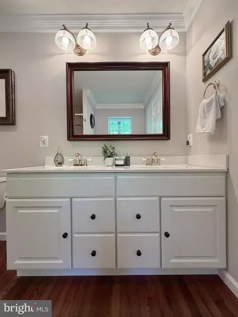 Bath - 14890 Ivanhoe Ct, Issue, MD 20645 photo 8 of 14