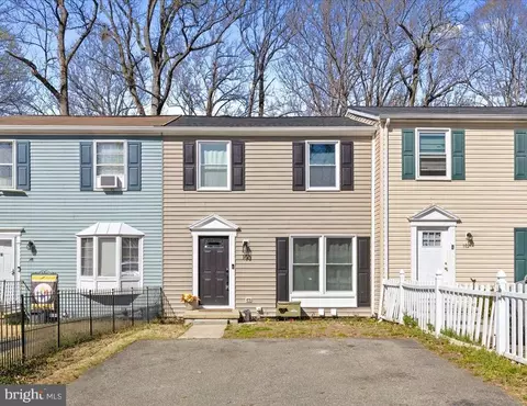 100 Little Creek Ln, La Plata, MD 20646