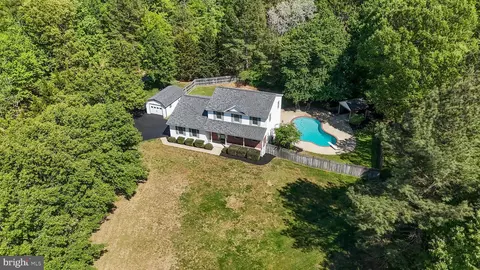7860 Lakes End Ct, La Plata, MD 20646