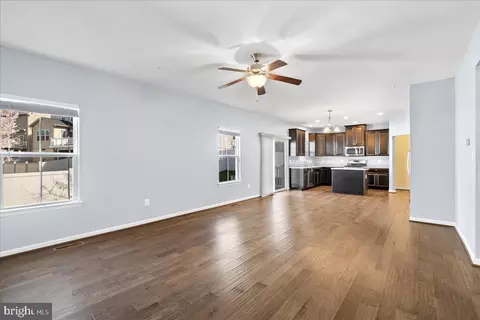 Living - 9866 Obin Ln, Waldorf, MD 20601 photo 3 of 7