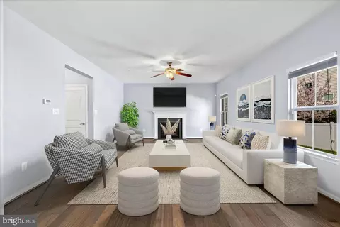 Living - 9866 Obin Ln, Waldorf, MD 20601 photo 5 of 7