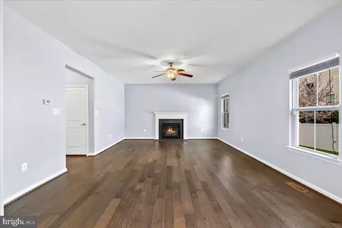 Living - 9866 Obin Ln, Waldorf, MD 20601 photo 6 of 7