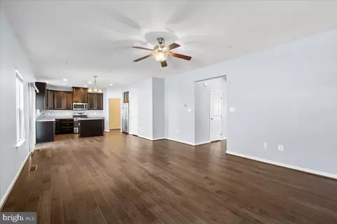 Living - 9866 Obin Ln, Waldorf, MD 20601 photo 4 of 7