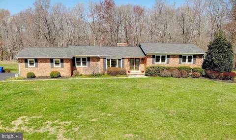 4035 Ravine Dr, White Plains, MD 20695