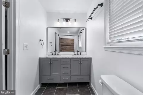 Bath - 22 Marshall Rd, Waldorf, MD 20602 photo 2 of 6
