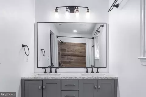 Bath - 22 Marshall Rd, Waldorf, MD 20602 photo 1 of 6