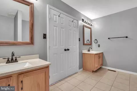 Entry Way - 2835 Hackney Ln, Waldorf, MD 20602 photo 5 of 8
