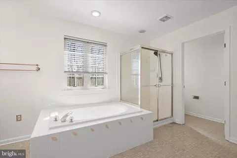 Bath - 5130 Celestial Ln, Brandywine, MD 20613 photo 2 of 3