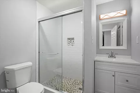 Bath - 5130 Celestial Ln, Brandywine, MD 20613 photo 3 of 3