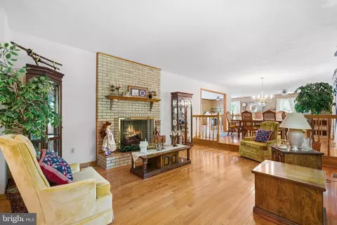 4465 Camelot Dr, Pomfret, MD 20675