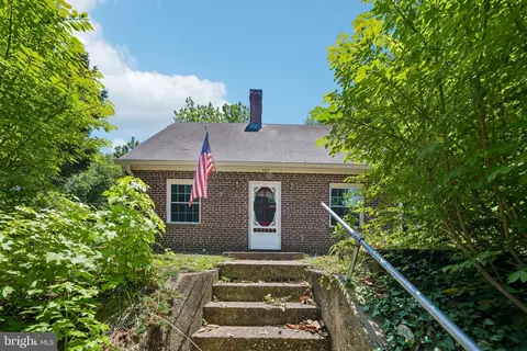 907 Charles St, La Plata, MD 20646