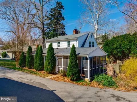 907 Charles St, La Plata, MD 20646
