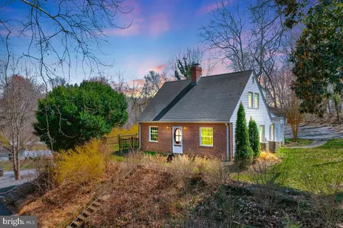 907 Charles St, La Plata, MD 20646