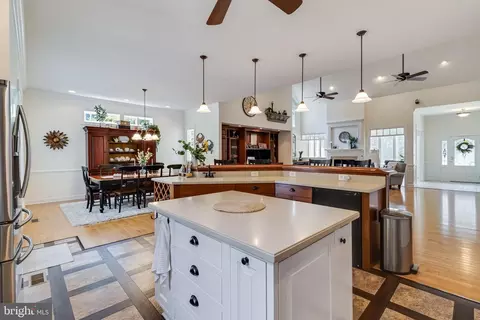 Kitchen - 11375 Ethan Ct, Swan Point, MD 20645 photo 4 of 6