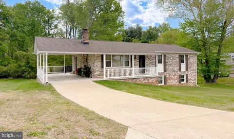 8525 Cardinal Ln, White Plains, MD 20695