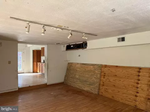 Living - 6705 Bumpy Oak Rd, La Plata, MD 20646 photo 2 of 2