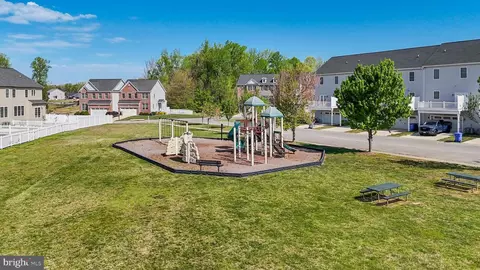 View/Area - 995 Rye Dr, La Plata, MD 20646 photo 7 of 9