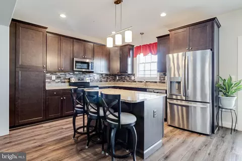 Kitchen - 995 Rye Dr, La Plata, MD 20646 photo 2 of 2