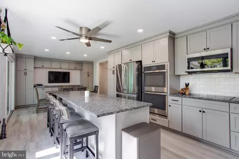 4692 Duley Dr, White Plains, MD 20695