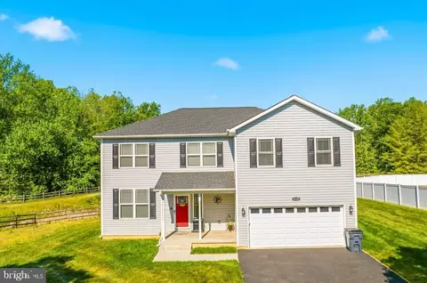 Exterior - 2109 Cedar Tree Ln, Waldorf, MD 20601 photo 2 of 3