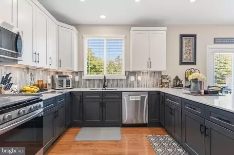 Kitchen - 2109 Cedar Tree Ln, Waldorf, MD 20601 photo 3 of 5