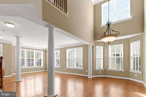 Living - 3141 Heartleaf Ln, Waldorf, MD 20603 photo 4 of 7