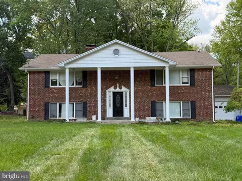 2711 Moran Dr, Waldorf, MD 20601